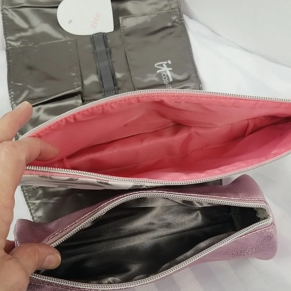 IT COSMETICS SET OF 2 - 1 BRUSH/COSMETIC CASE -1LGE COSMETIC BAG